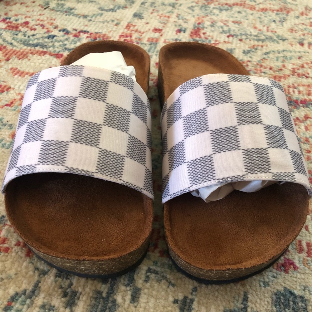 *NWT-women’s boutique slide sandals, size 6
